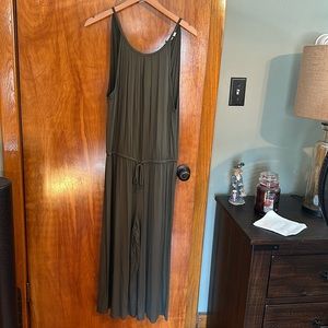 Gap olive green jumper super soft size medium button back closure pleated front